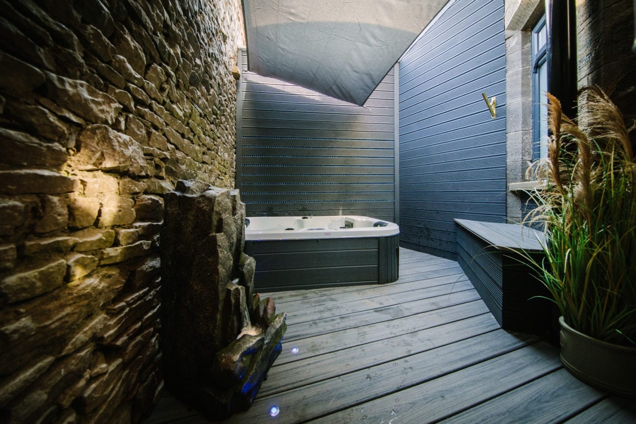 short-breaks-with-hot-tub-places-to-stay-with-private-hot-tubs-absoluxe