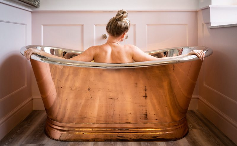 Free standing copper bath for two at Absoluxe Suites, Kirkby Lonsdale - mini moon breaks